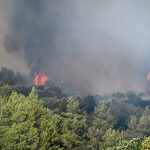 Μάχη με τρία πύρινα μέτωπα στην Ηλεία