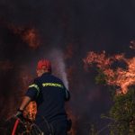 Σε ύφεση οι φωτιές στο Κεφαλόβρυσο Αχαΐας και στην Ρούγα Αιτωλοακαρνανίας